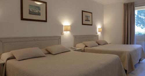 2 queen beds