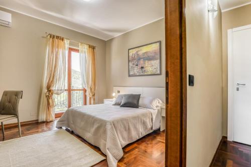 2 queen beds, 1 sofa bed