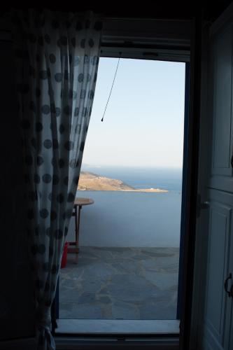 Serifos Chroma