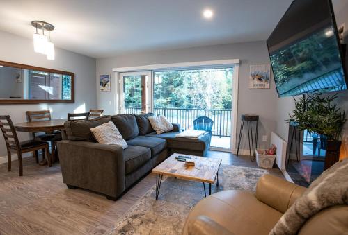 Orford Condo by Revelstoke Vacations - Apartment - Revelstoke