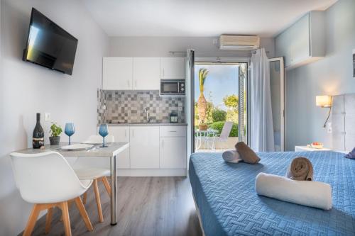 Studio with Sea View room in Nondas Apartments