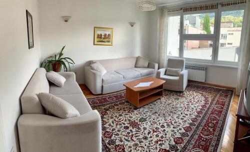 Youth Theatre Apartment - image 2