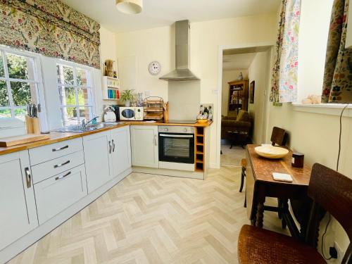 кухня, Carnell Country Estate & Holiday Cottages in Ayrshire in Hurlford