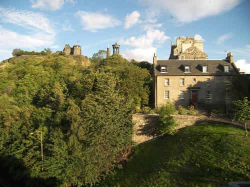 Calton Hill Apartment - image 4
