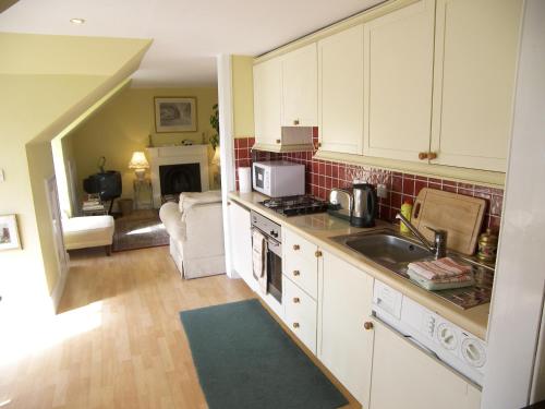 Calton Hill Apartment - image 11