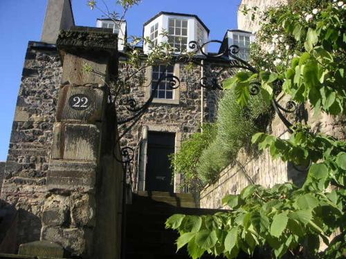 Calton Hill Apartment - image 3