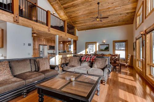 PURE LUXURY with Hot Tub, Pool Table and Sauna plus Wet Bar - Chessetts Lodge in Alma (CO)