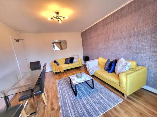 3 Bedroom Aprtmt at Sensational Stay Serviced Accommodation Aberdeen- Froghall Avenue