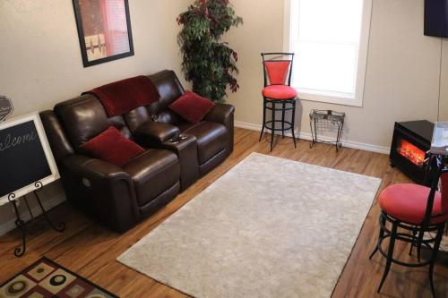 Charming 2 bedroom Retreat minutes from Downtown Charming 2 bedroom Retreat minutes from Downtown