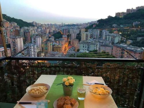 Overlooking Genoa, Janov (fotografie 2)