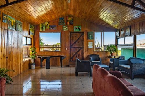 ห้องส่วนกลางสำหรับนั่งเล่น/ดูทีวี, Hostel La Suerte in มอนเตเวอร์ด