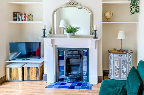 The Groves - Quaint Victorian Home - Free Parking