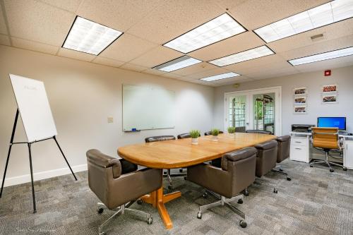 La Residence Suite Hotel - image 21
