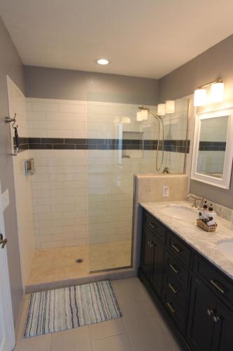 Comfortable vacation property minutes from downtown Comfortable vacation property minutes from downtown