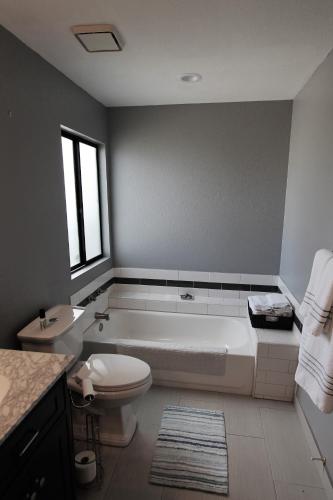 Comfortable vacation property minutes from downtown Comfortable vacation property minutes from downtown