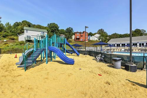 Deck, Fire Pit & Pool Access at Poconos Retreat! in Bushkill (PA)