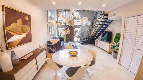 Villas at St James Place UNIT F, Luxury, Pet Friendly, Governors Harbour