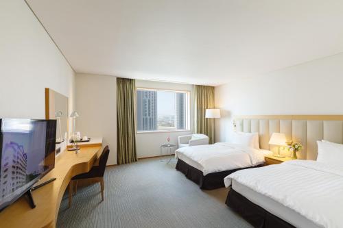 Deluxe Twin Room with Free Minibar 