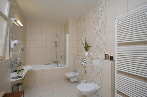 1.Republic Hotel - image 8