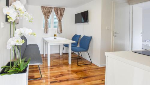 Two-Bedroom Apartment with Terrace image 10