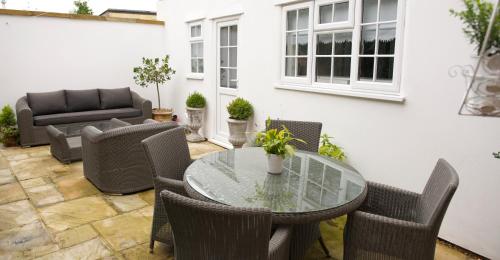 บริการและสิ่งอำนวยความสะดวก, Jessop House in ติวเกสเบอรี