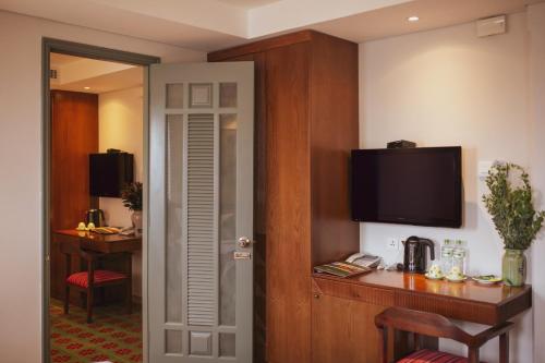 Guestroom, Au Lac Legend Hotel in District 3