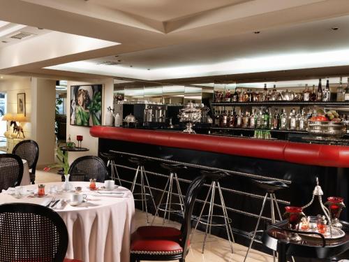 Best Western Plus Embassy Hotel - image 11