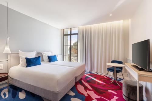 room detail thumbnail 1