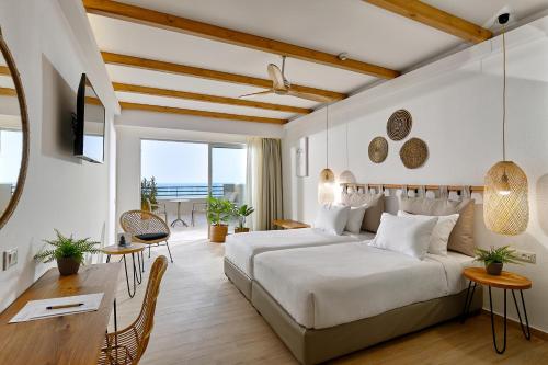 Blue Marine Resort and Spa Hotel in 聖尼古拉奧斯