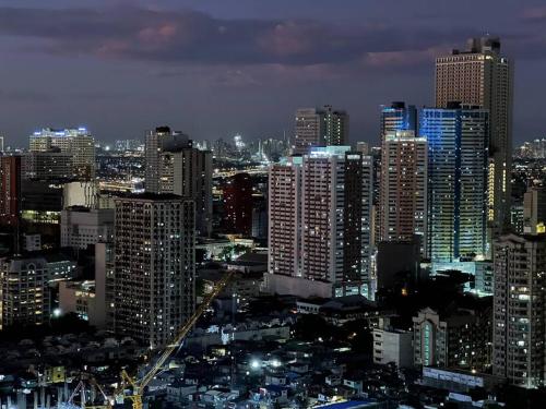 Beautiful 1bed condo Nr Airport, MOA, Makati, Bay, Metro Manila
