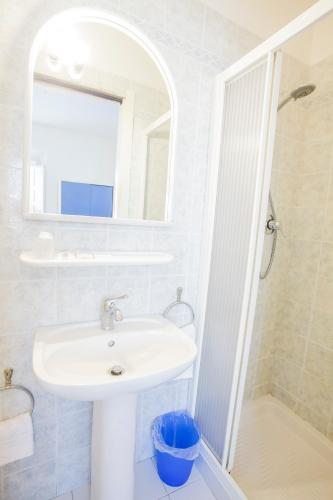 Double Room image 9