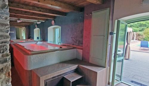 熱水浴缸, Villa in Pistoia with Heated Pool  Sauna in 盧卡城中心