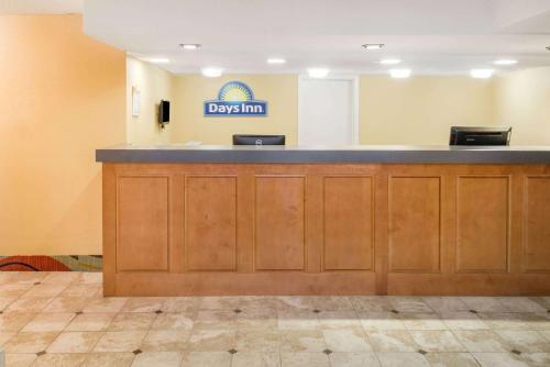 Days Inn by Wyndham Roanoke Near I-81