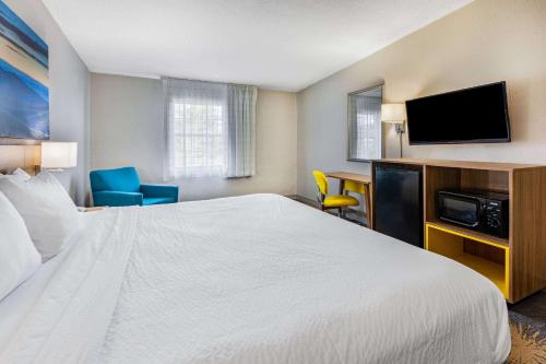 Days Inn by Wyndham Roanoke Near I-81 - image 6