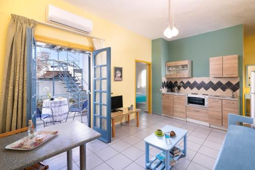 Kitchen, Afroditi Apartments in Makris Gialos