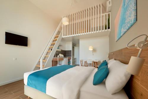 Hotel Larimar - main image