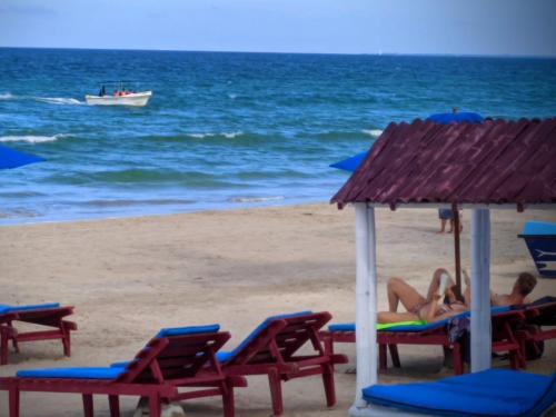 Blue Sand Beach Resort – Trincomalee, GA
