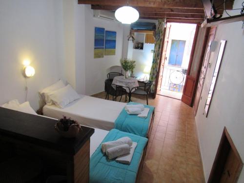 Guesthouse Chryssoula - Tap to explore photos