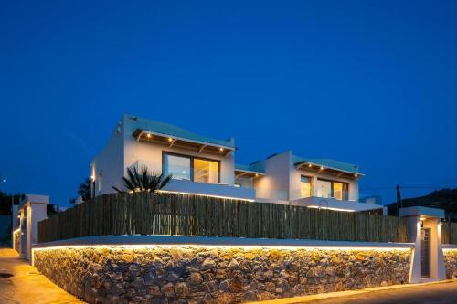Villa Daphne-Naiades/ 2 bedrooms,luxury,beachfront - Tap to explore photos