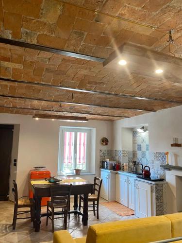 virtuve, Casa Vacanze Cascina Mombello in Sinio
