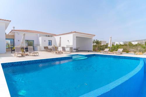 Aretousa Dyo by Prestige Bookings, Pegeia