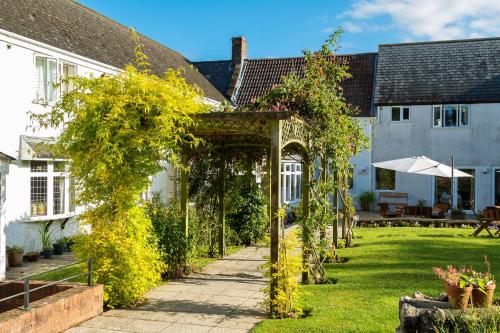 Garden, The Lordleaze Hotel And Restaurant in Chard