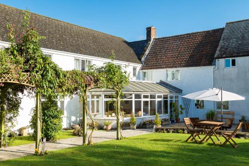 Garden, The Lordleaze Hotel And Restaurant in Chard