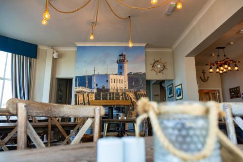 Delmont Hotel - image 12