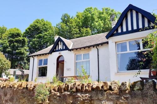 East Lothian Semi-secluded Cottage for up to 9