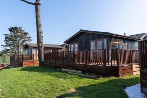 Finest Retreats - Serendipity Lodge - Chalet - Torpoint