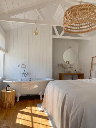 . Cozy cabin with bath and large terrace in nature by Ragnar Glamp