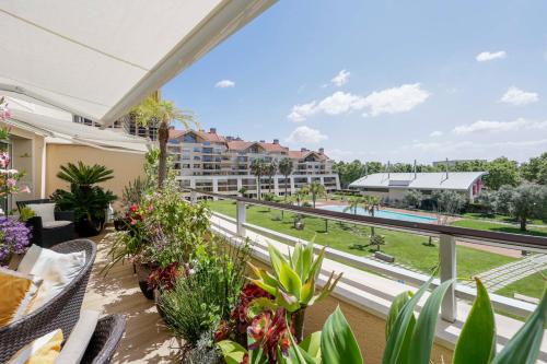 Cidadela - Luxury Apt with Pool - image 5