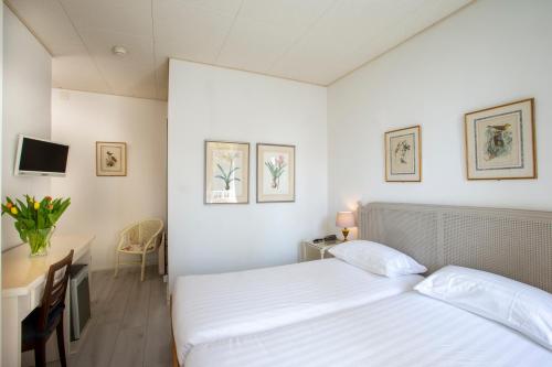 2 twin beds