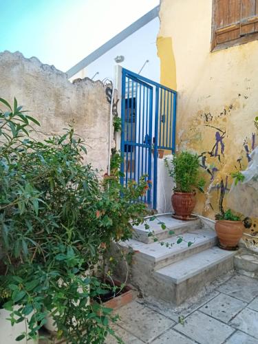 Under the Acropolis, tiny room, big terrace, Афины (фото 9)